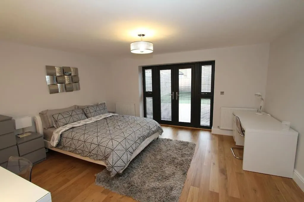 Lovely One Bed Apartment-Near All Transport-Village-Freeparking London Storbritannien