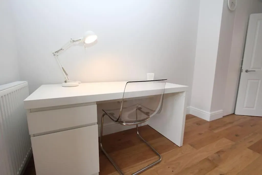Lovely One Bed Apartment-Near All Transport-Village-Freeparking London 0*,  Storbritannien