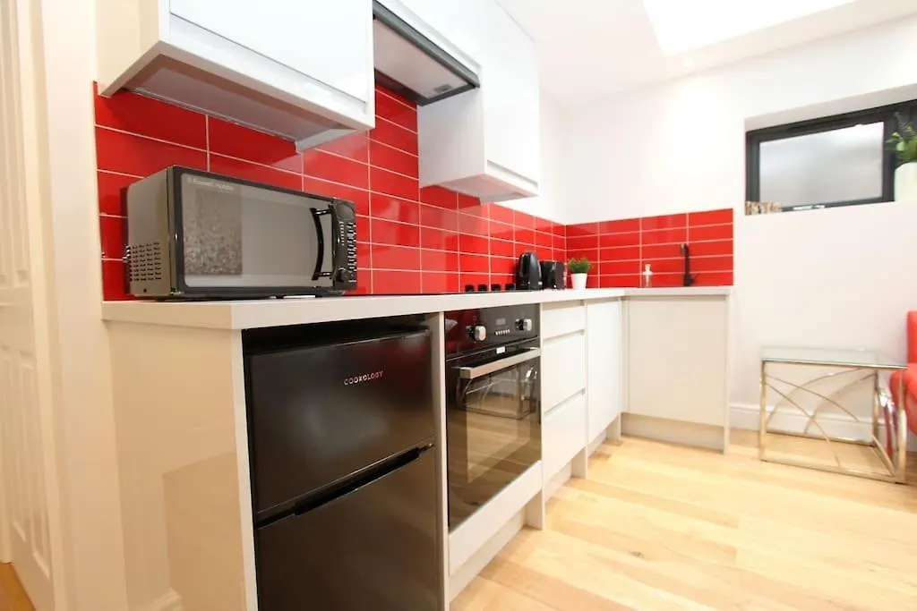 Lovely One Bed Apartment-Near All Transport-Village-Freeparking London
