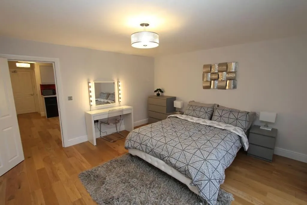 Lovely One Bed Apartment-Near All Transport-Village-Freeparking London Apartment