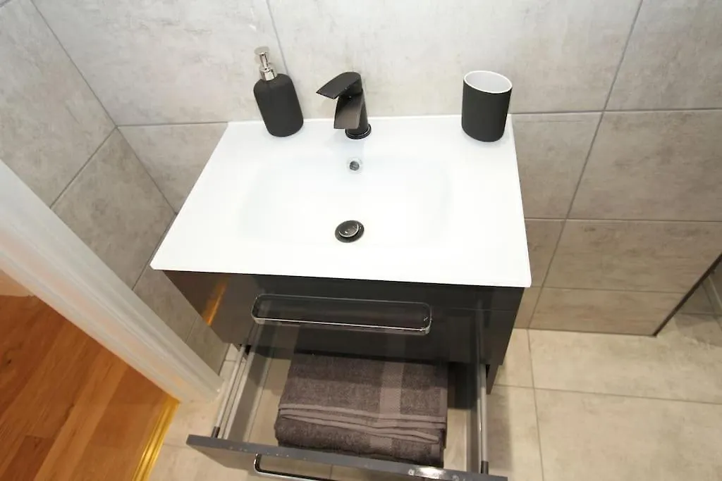 Apartment Lovely One Bed Apartment-Near All Transport-Village-Freeparking London